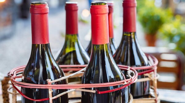 Réemploi des bouteilles dans le vin : la Maison Ravoire montre l'exemple